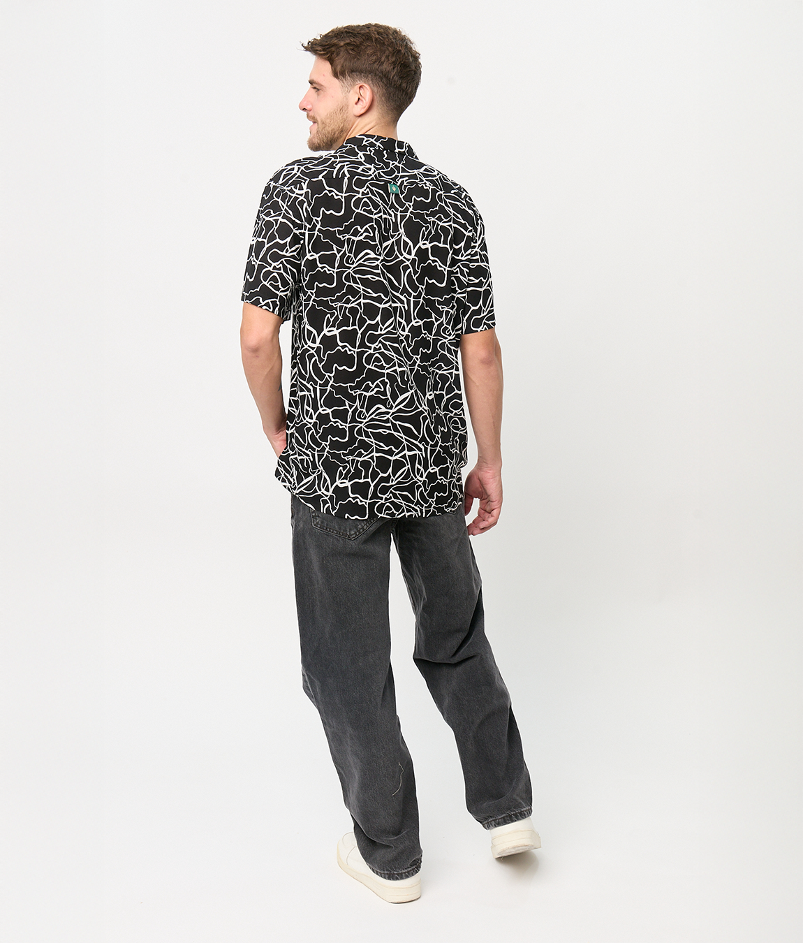 Camisa Bowling Negra Trazos